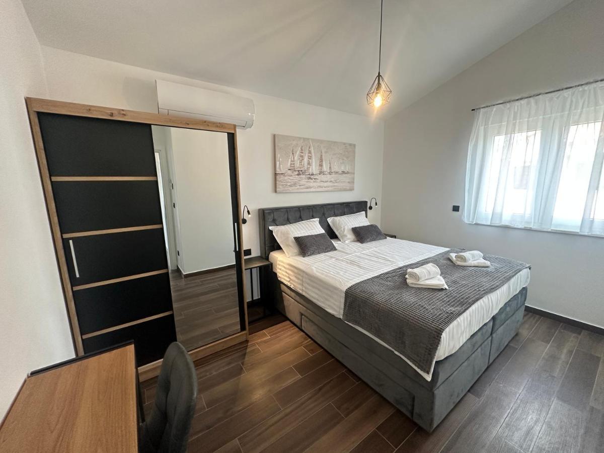 Apartments Pina Корнич Екстер'єр фото